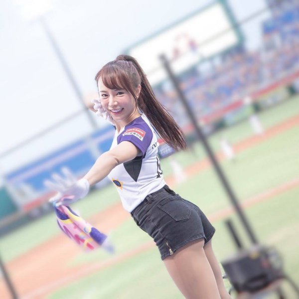 全国股票配资公司 从啦啦队女孩到百万网红！巫苡萱凭啥让普通人也想追更？